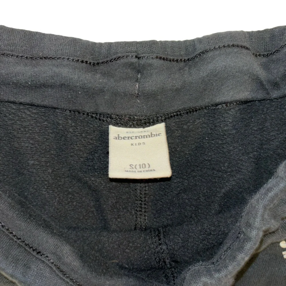 Abercrombie boys shorts - Picture 3 of 4